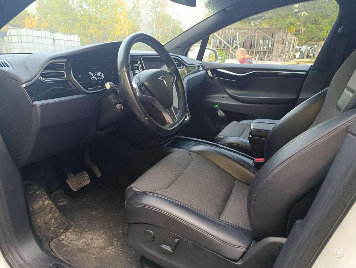 Tesla Model X, 75 кВт·ч, Внедорожник / Кроссовер