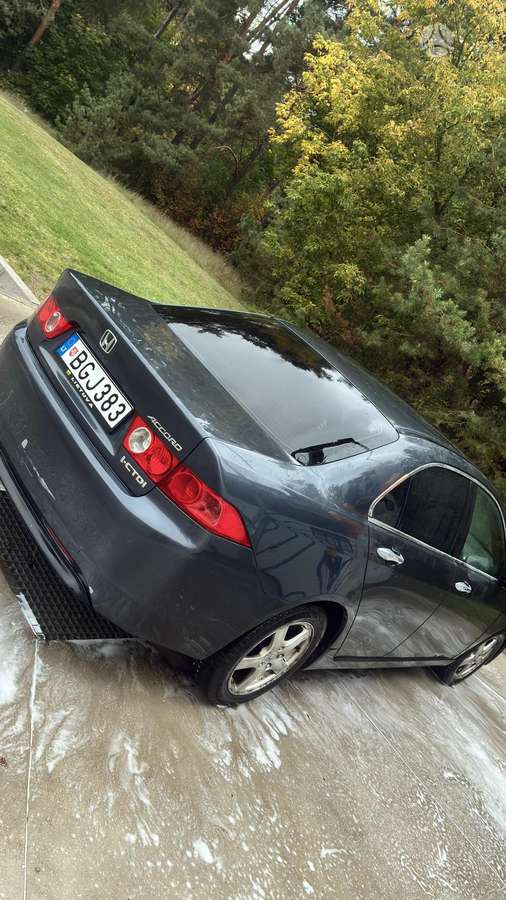 Honda Accord, Седан