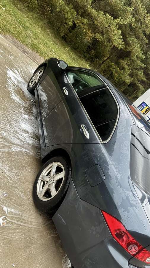 Honda Accord, Седан