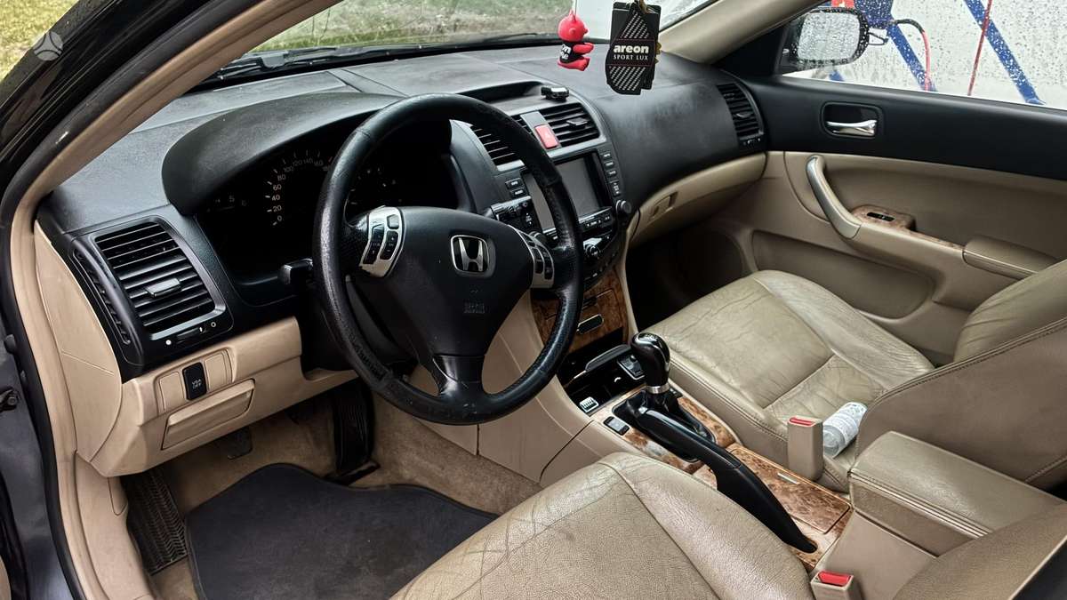 Honda Accord, Седан