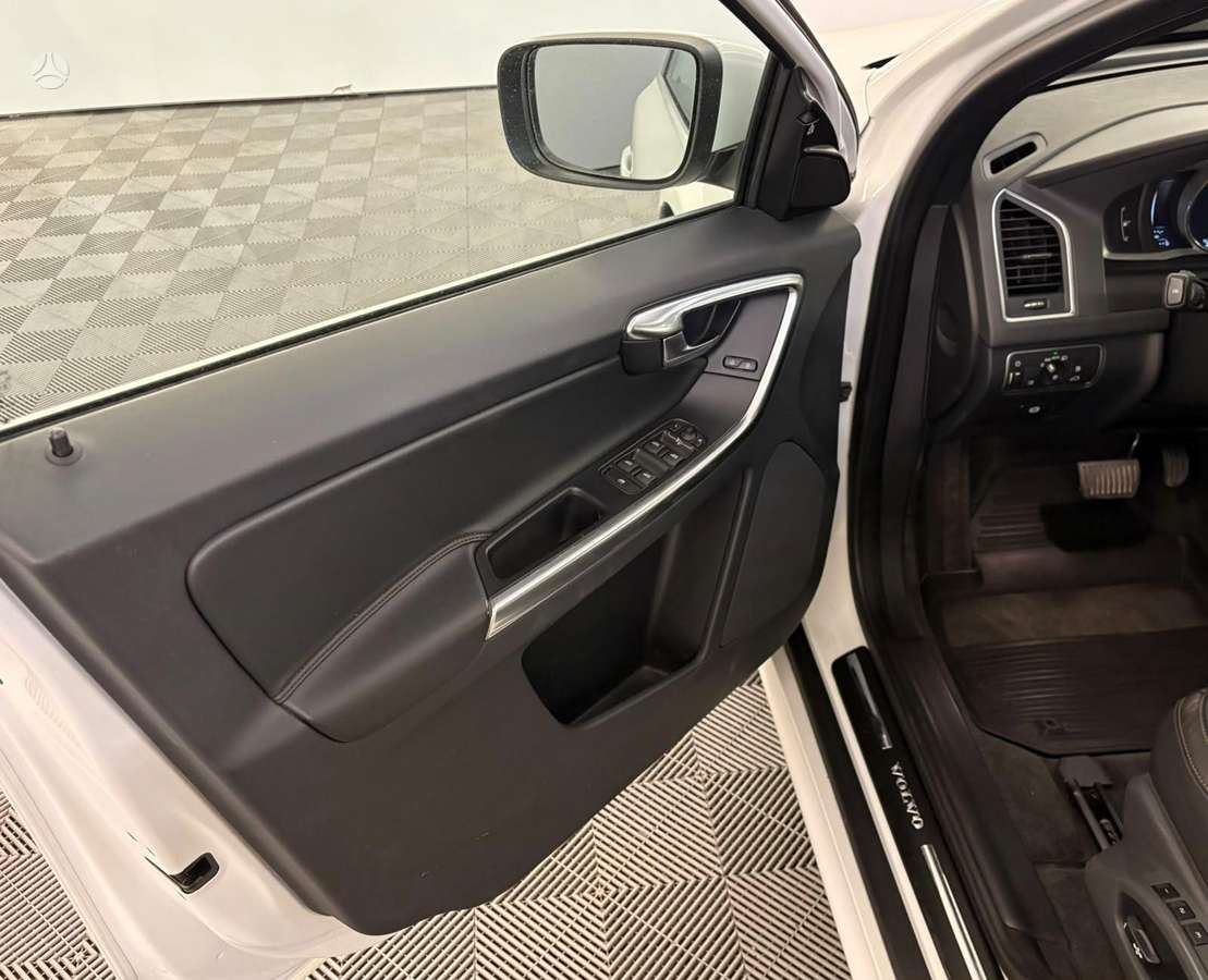 Volvo XC60, 2.4 l., off-road / crossover