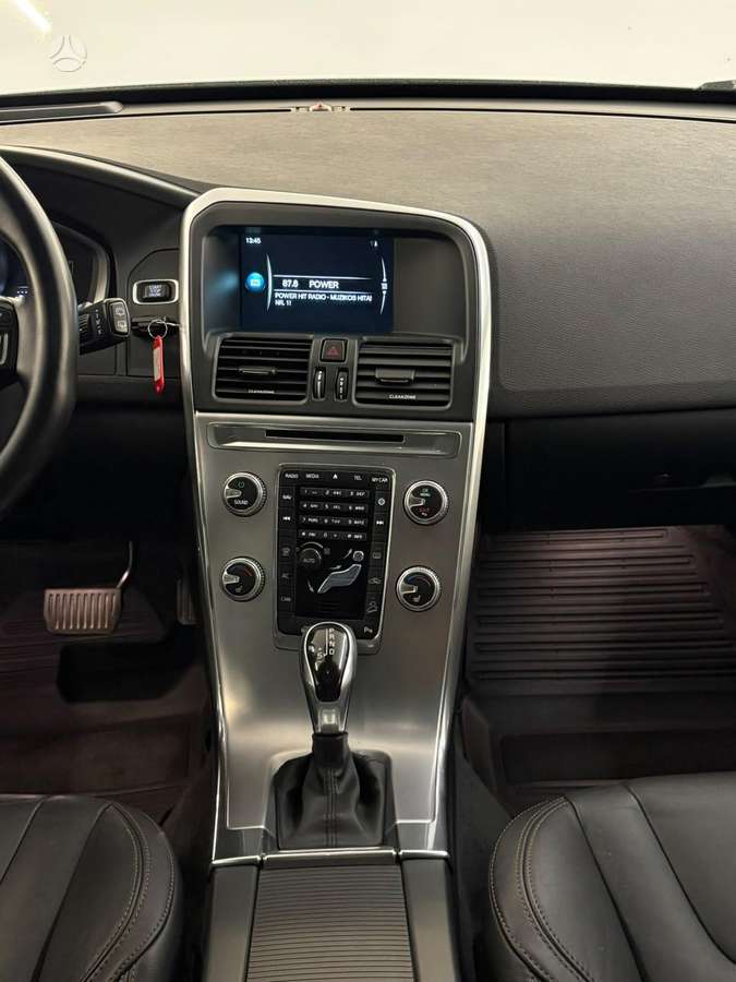 Volvo XC60, 2.4 l., off-road / crossover