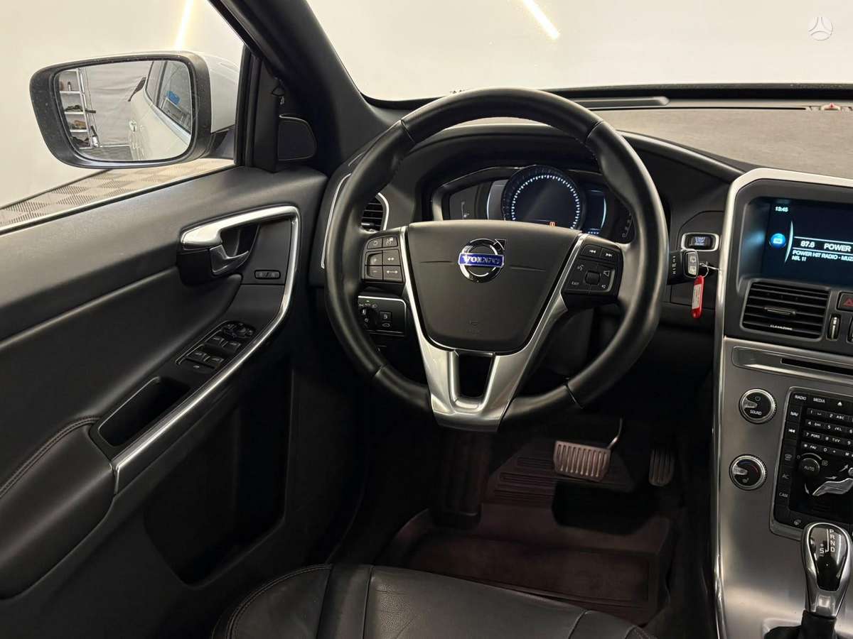 Volvo XC60, 2.4 l., off-road / crossover