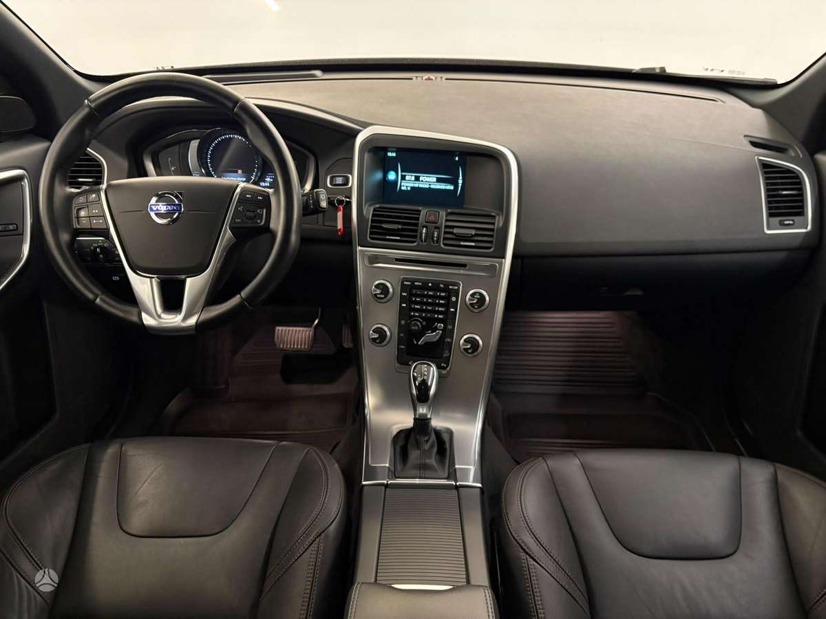Volvo XC60, 2.4 l., off-road / crossover