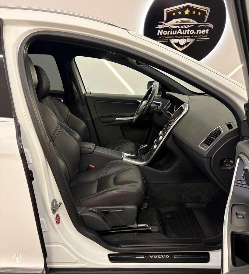 Volvo XC60, 2.4 l., off-road / crossover