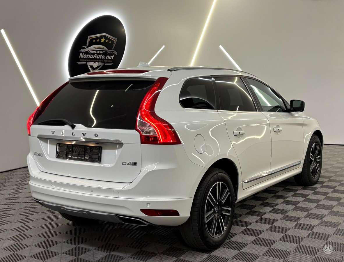 Volvo XC60, 2.4 l., off-road / crossover
