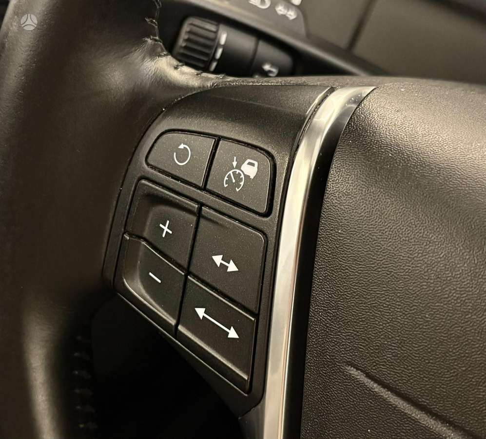 Volvo XC60, 2.4 l., off-road / crossover