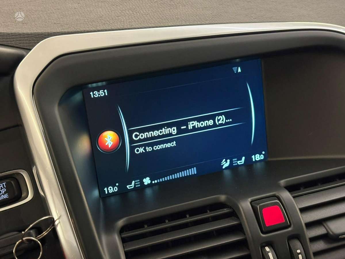 Volvo XC60, 2.4 l., off-road / crossover