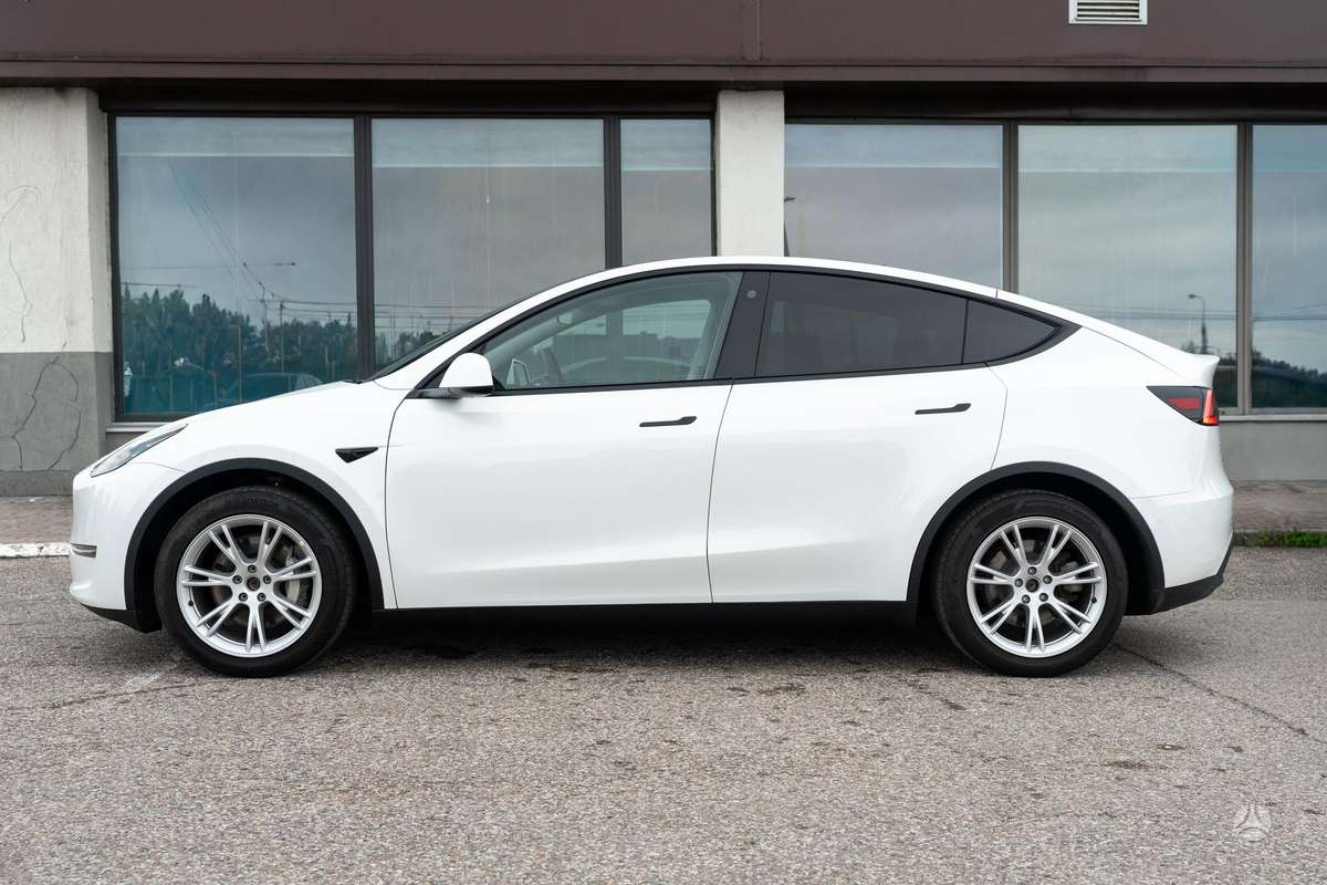 Tesla Model Y, 81 kWh, off-road / crossover