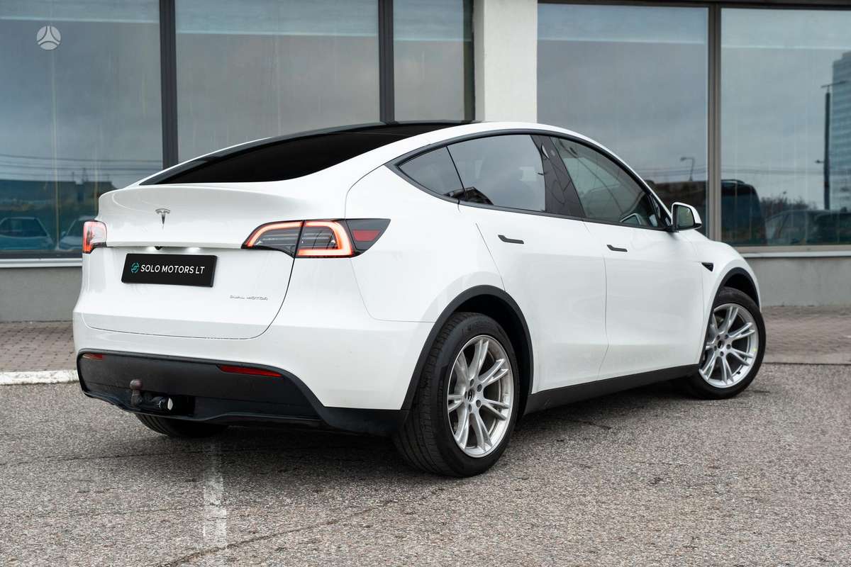 Tesla Model Y, 81 kWh, off-road / crossover