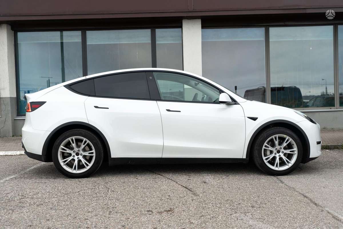 Tesla Model Y, 81 kWh, off-road / crossover