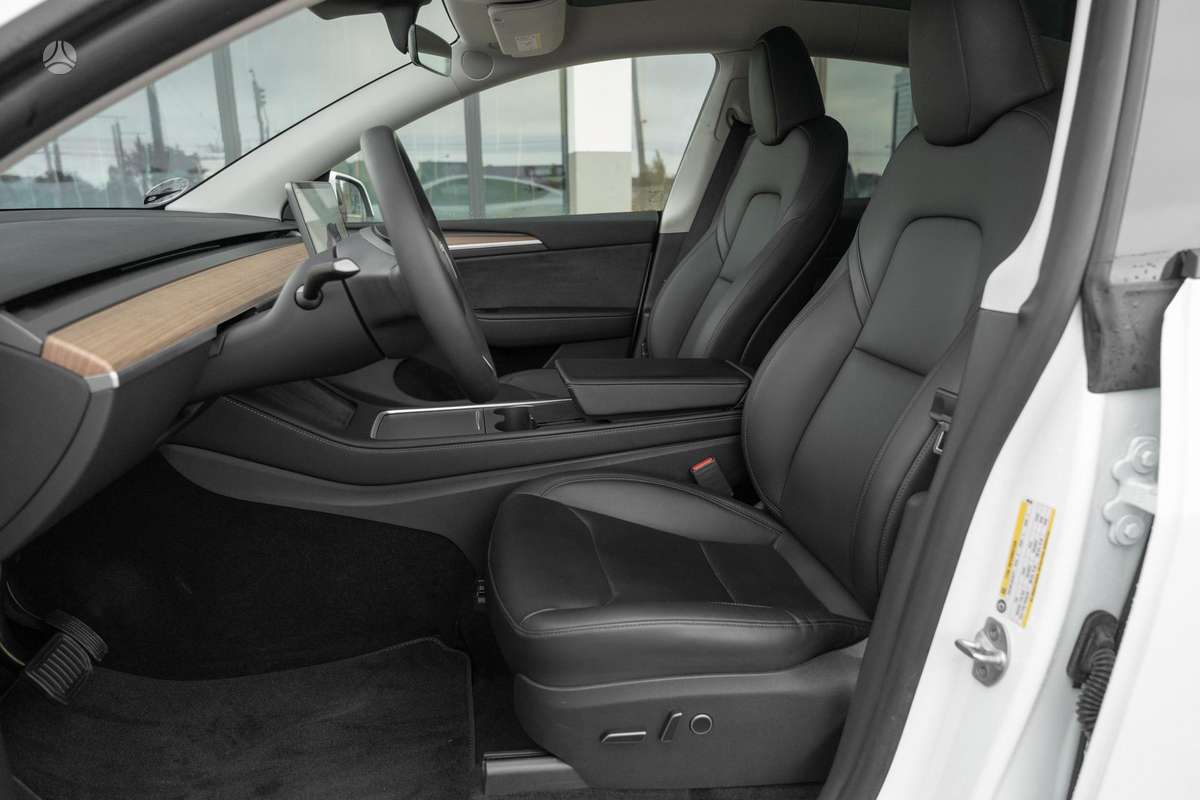Tesla Model Y, 81 kWh, off-road / crossover