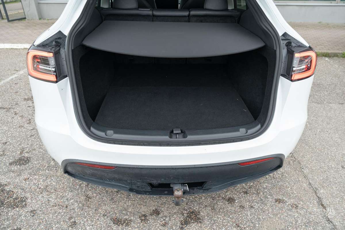 Tesla Model Y, 81 kWh, off-road / crossover