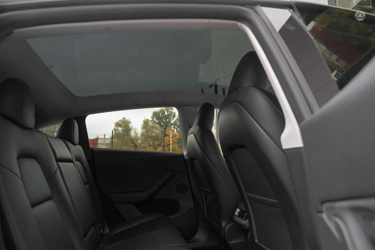 Tesla Model Y, 81 kWh, off-road / crossover