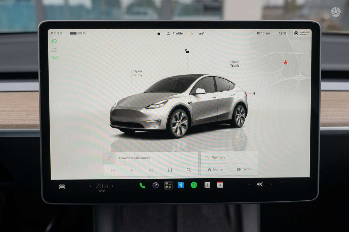 Tesla Model Y, 81 kWh, off-road / crossover