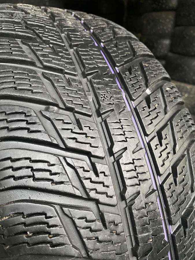 Nokian, žieminės 235/60 R17