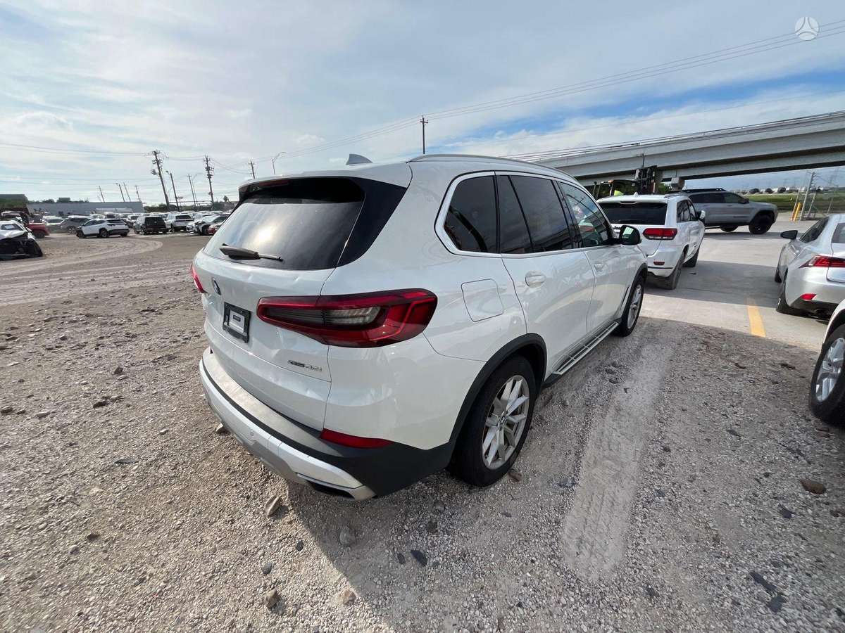 BMW X5 dalimis. 4 4i usa