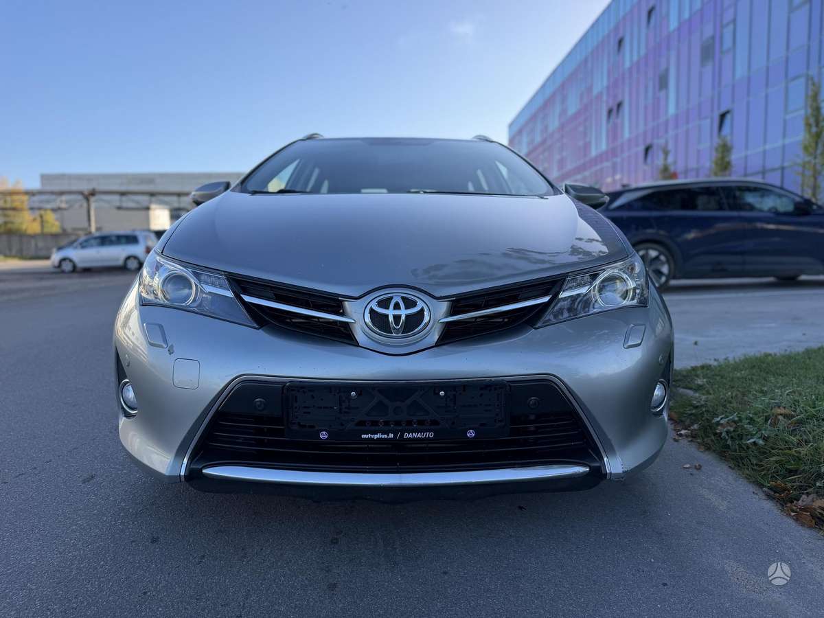 Toyota Auris, 2.0 l., Универсал