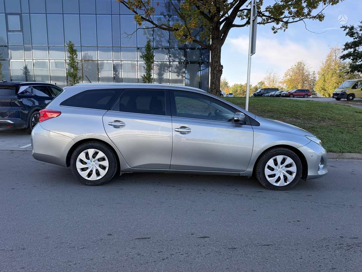 Toyota Auris, 2.0 l., Универсал
