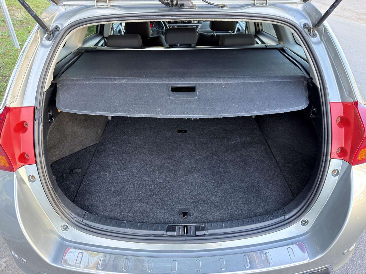 Toyota Auris, 2.0 l., Универсал
