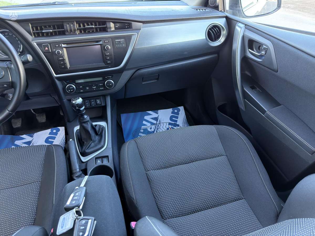 Toyota Auris, 2.0 l., Универсал