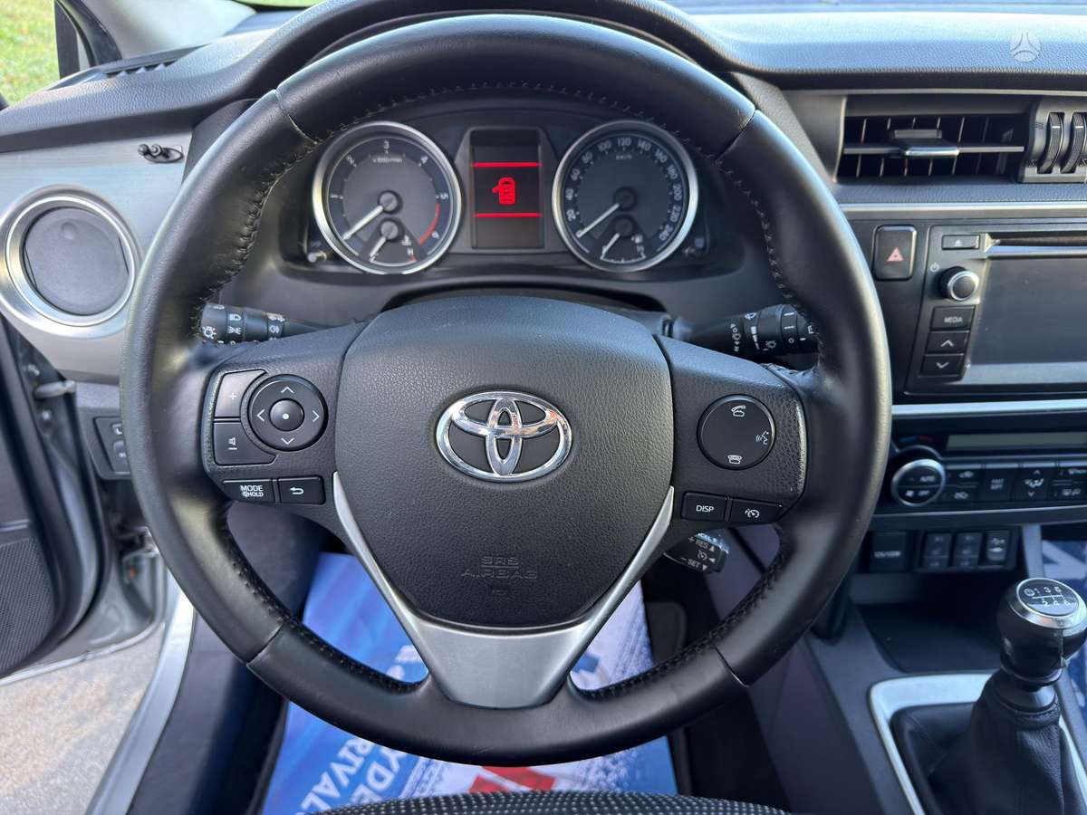 Toyota Auris, 2.0 l., Универсал