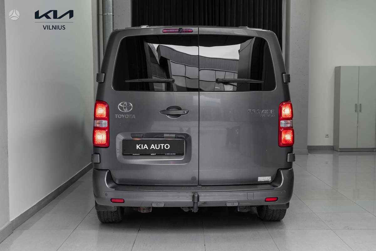 Toyota Proace, 2.0 l., Минивэн