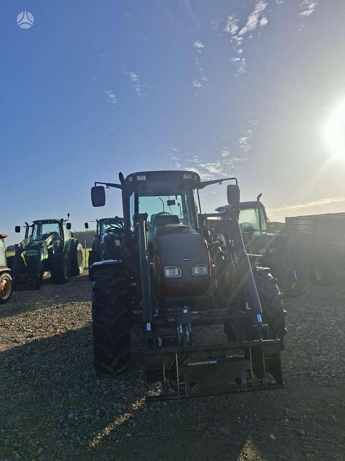 Valtra C110, traktori