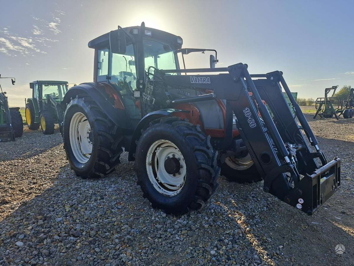 Valtra C110, tractors