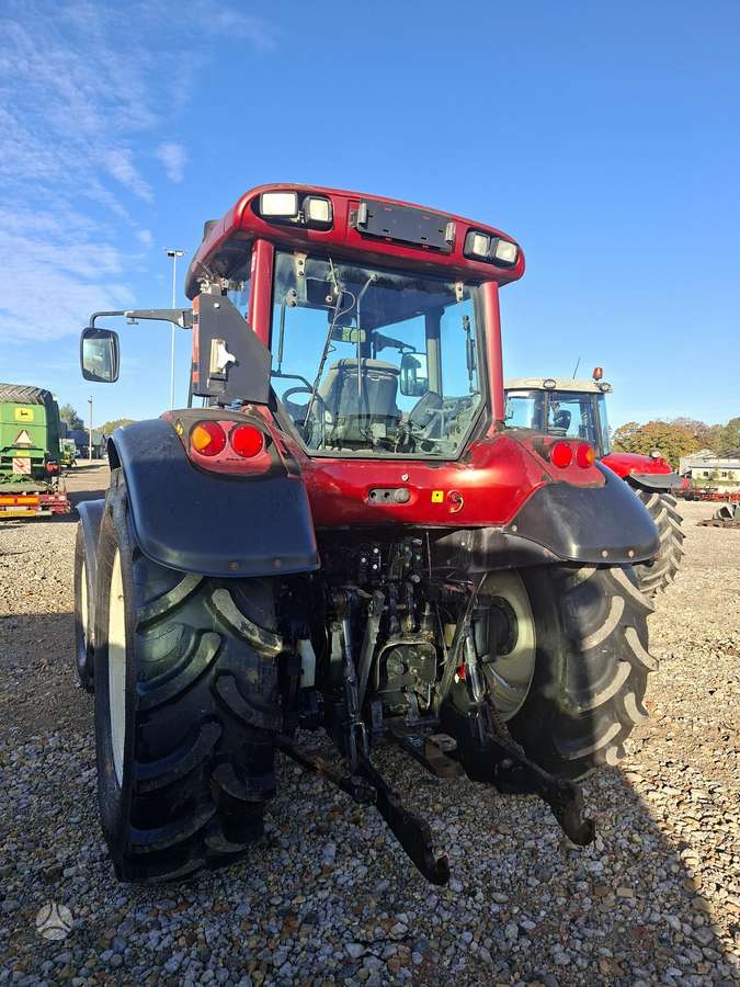 Valtra C110, traktori