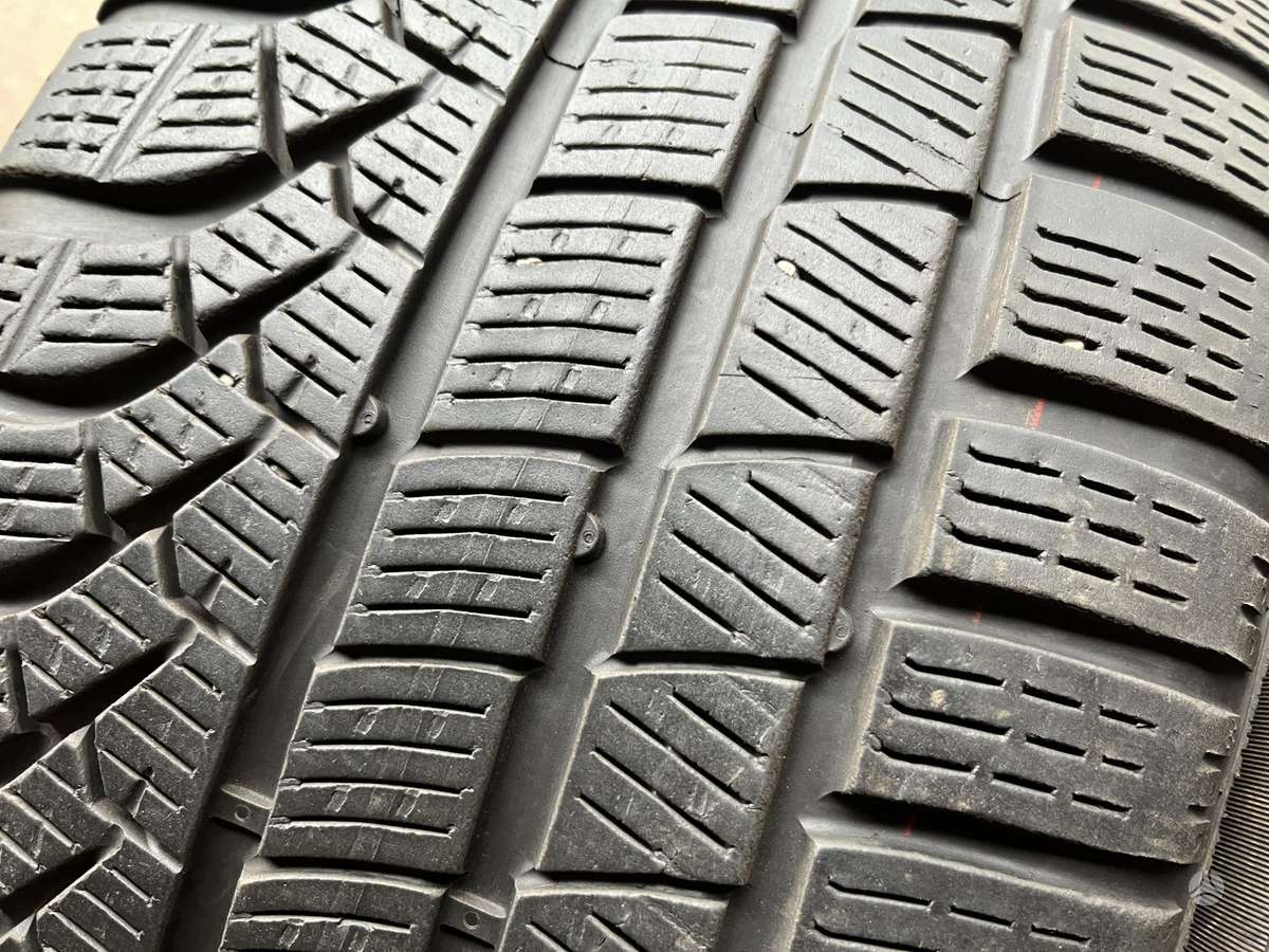 Pirelli PZero Winter, žieminės 245/40 R20