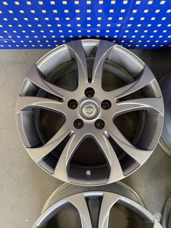 Nissan, lengvojo lydinio, R17