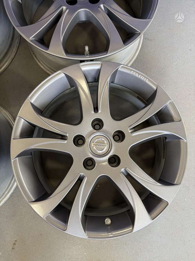 Nissan, lengvojo lydinio, R17