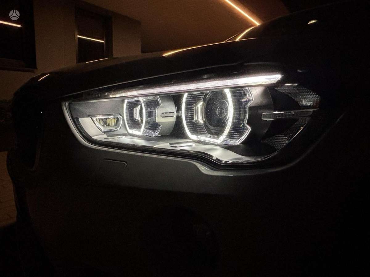 BMW X1, 2.0 l., off-road / crossover