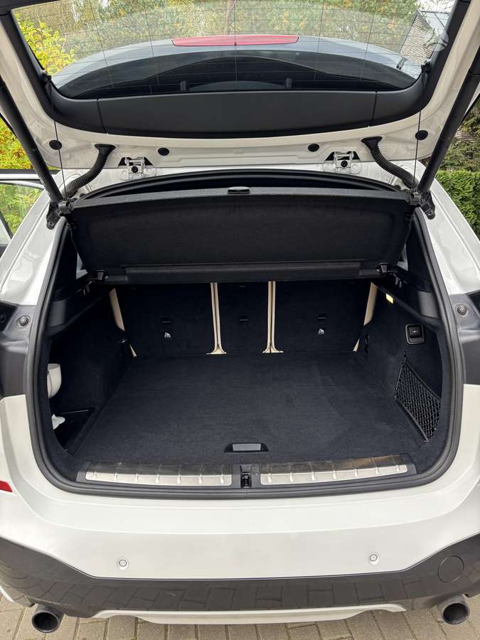 BMW X1, 2.0 l., off-road / crossover