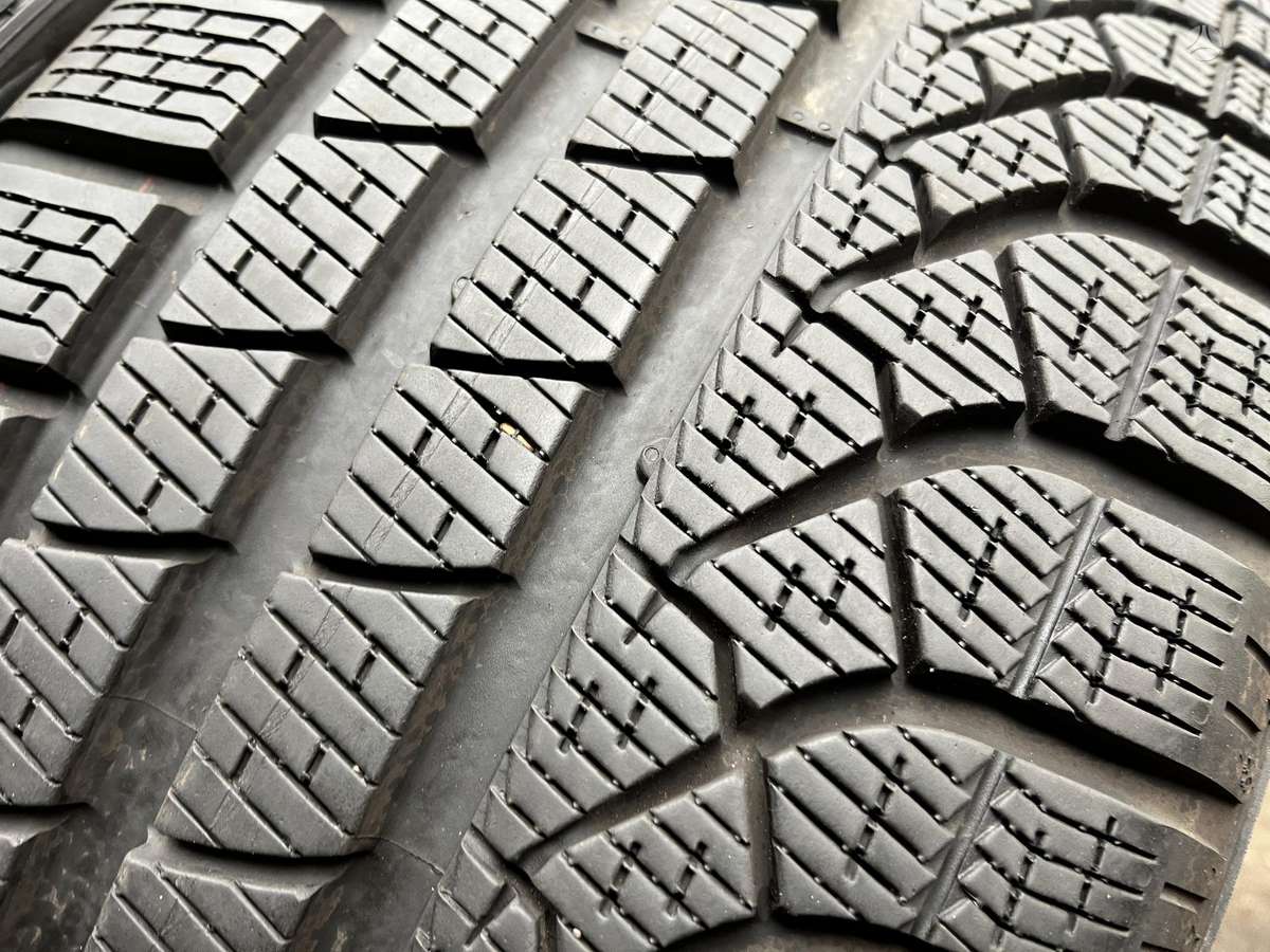 Pirelli PZero  Winter, зимние 245/40 R19