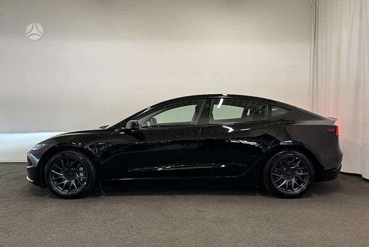 Tesla Model 3, sedanas