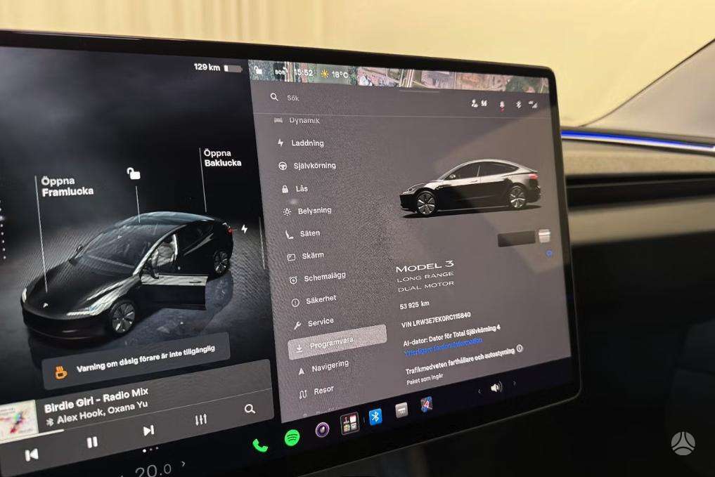 Tesla Model 3, Седан