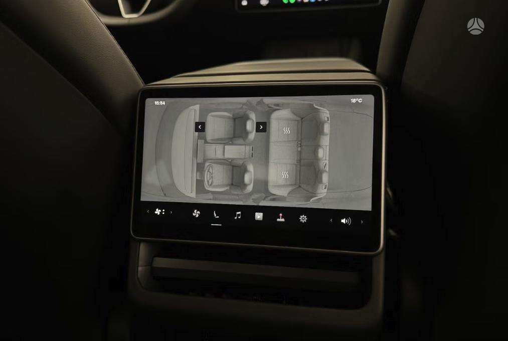 Tesla Model 3, sedanas