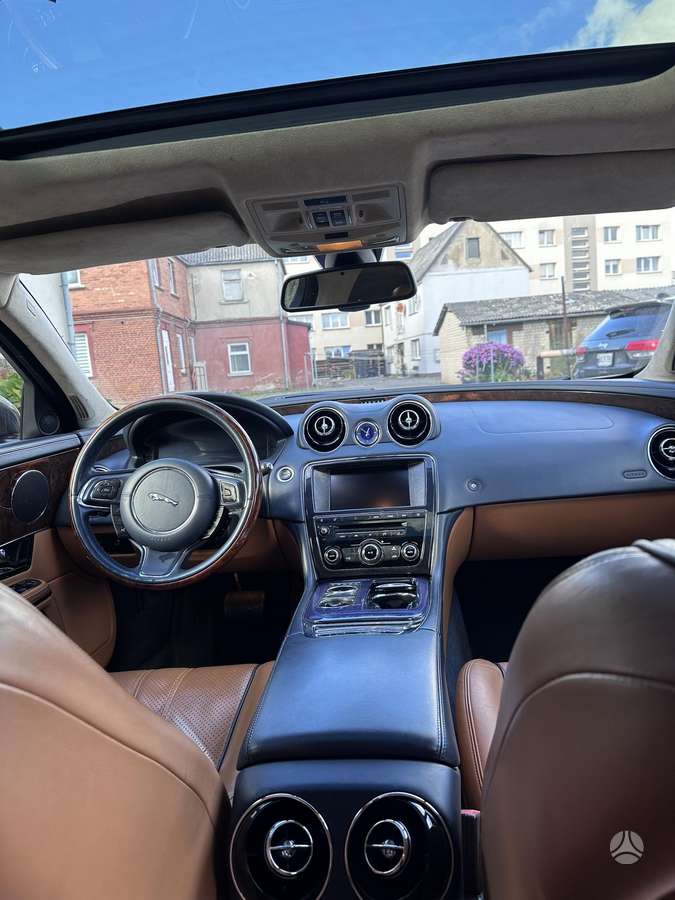 Jaguar XJ, 3.0 l., Седан