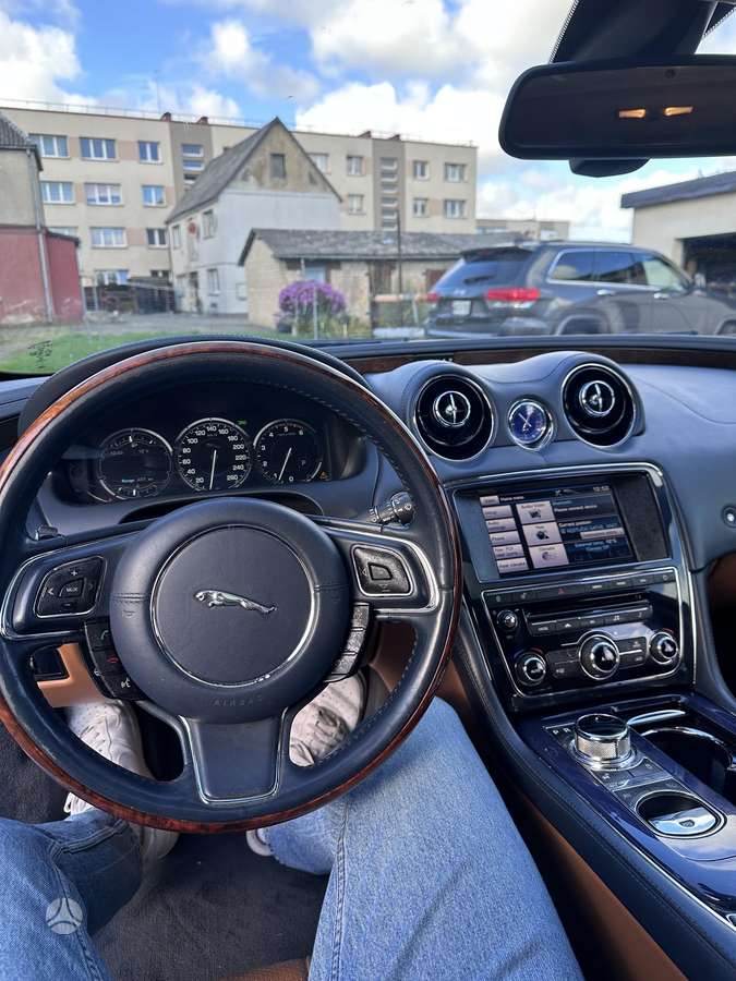 Jaguar XJ, 3.0 l., Седан