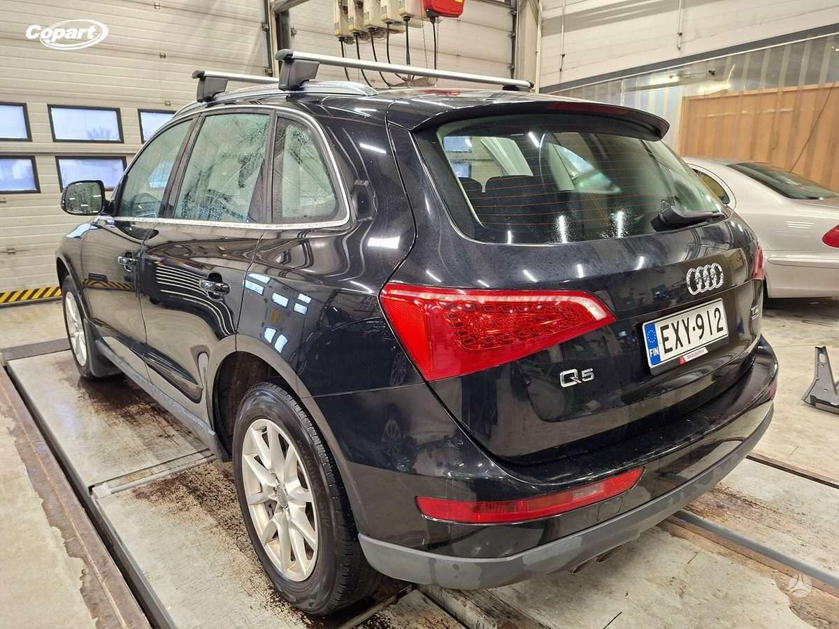 Audi Q5, 2.0 l., off-road / crossover