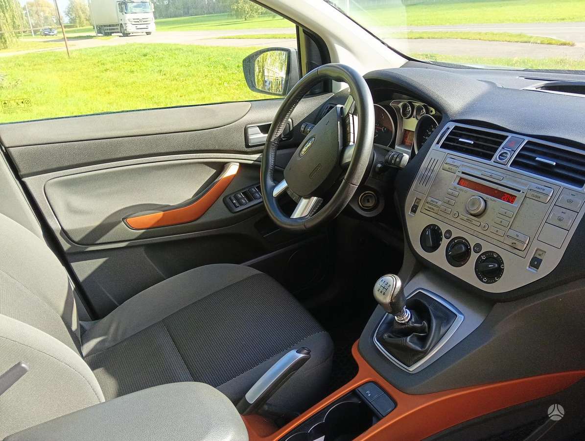 Ford Kuga, Внедорожник / Кроссовер