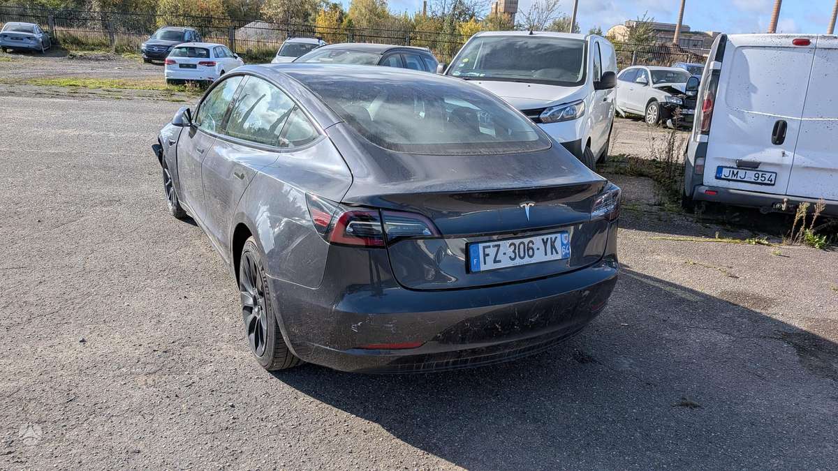 Tesla Model 3, 60 кВт·ч, Седан