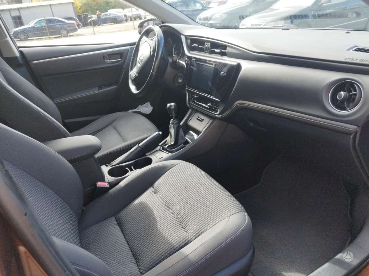 Toyota Corolla, 1.6 l., Седан