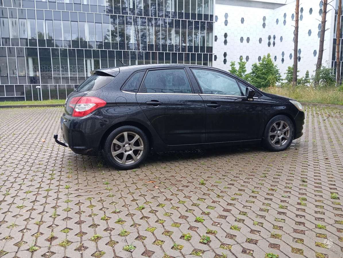 Citroen C4, 1.6 l., hatchback