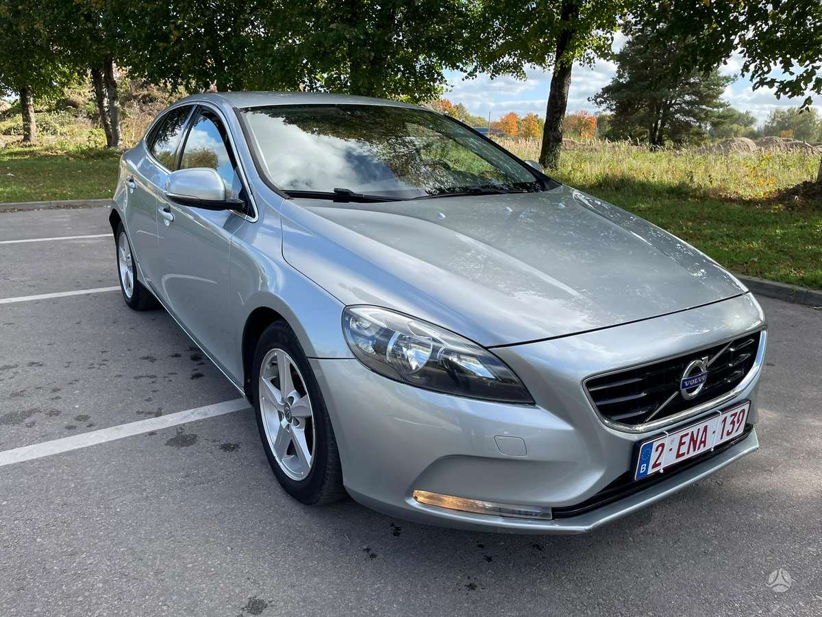 Volvo V40, 1.6 l., hatchback