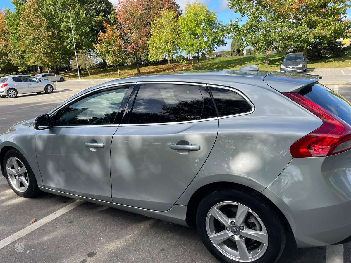 Volvo V40, 1.6 l., hatchback