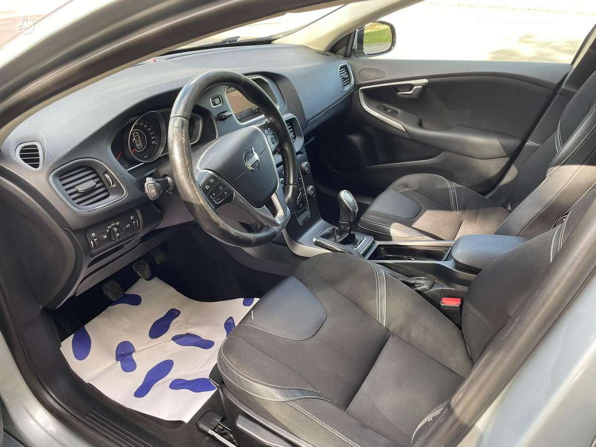 Volvo V40, 1.6 l., hatchback