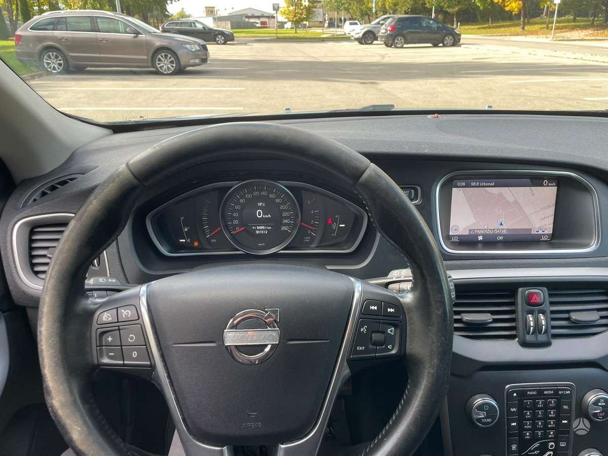 Volvo V40, 1.6 l., Хэтчбек